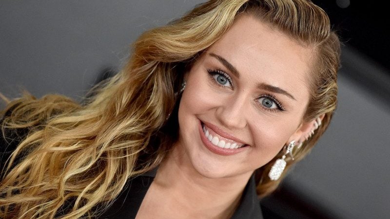 Miley Cyrus responde comentário de fã depois de não ser indicada a premiação (Foto: Reprodução)