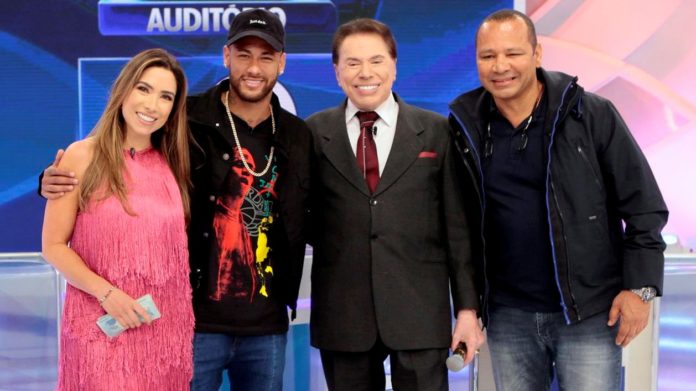 Silvio Santos com Neymar (pai e filho) e Patrícia Abravanel (Foto: Lourival Ribeiro/ SBT)