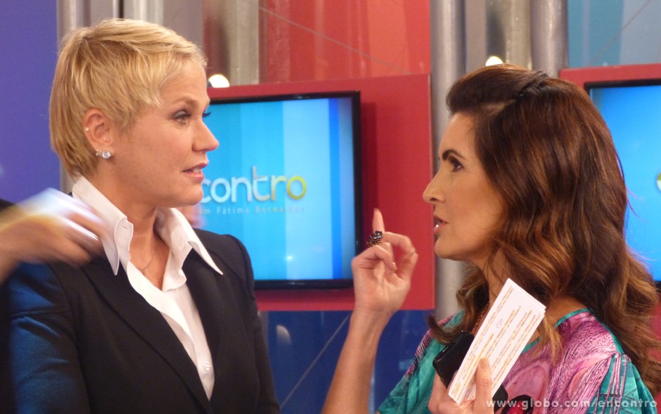 Xuxa e Fátima Bernardes durante programa da Globo (Foto: Reprodução)