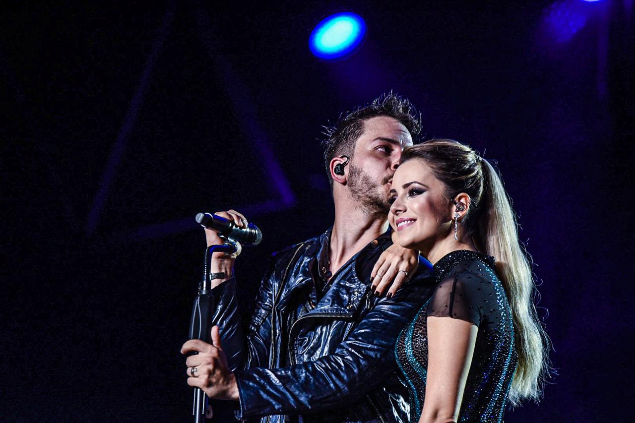 Sandy e Junior realizam sonho de militar durante show em Brasília (foto: Igor AgNews)