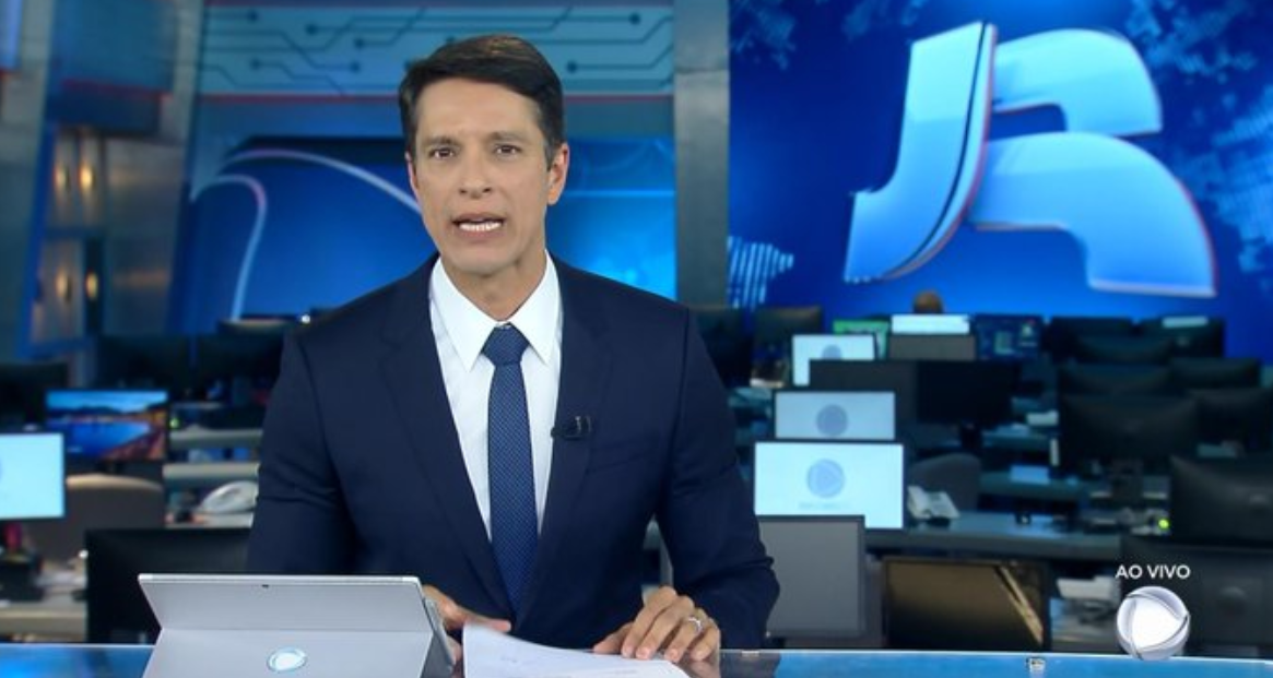 O jornalista Serguio Aguiar finalmente fez sua estreia na Record (Foto: Reprodução)