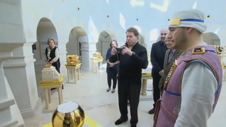 Silvio Santos levou a sua câmera fotográfica para visitar o Templo de Salomão (Foto: Reprodução)