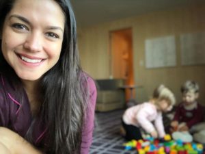 Thais Fersoza e os filhos que não queriam posar para foto (Foto: Reprodução)