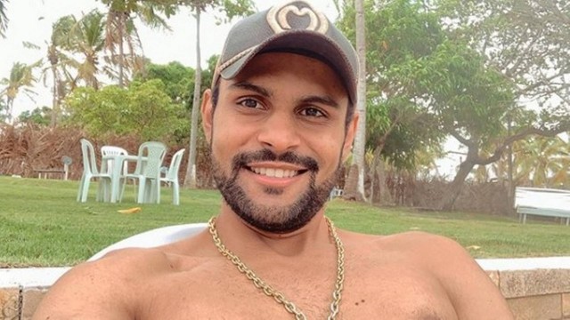 Thulio Milionário é o famoso cantor que gosta de beijar as fãs na boca 