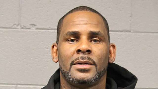 O rapper R. Kelly é preso depois de sofrer muitas acusações (Foto: Reprodução)