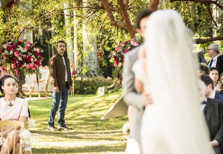 Amadeu assiste o casamento de Maria da Paz e Régis (Foto: João Miguel Júnior/ Globo/ Divulgação)