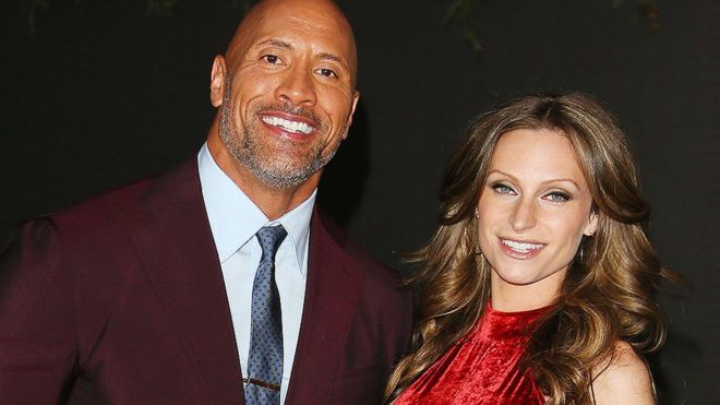 Dwayne Johnson faz surpresa para sua esposa Lauren Hashian (Foto: Reprodução)