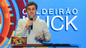 O apresentador Luciano Huck no Caldeirão do Huck, na Globo (Foto: Reprodução)