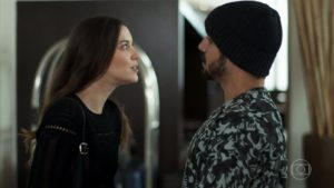 Fabiana (Nathalia Dill) terá farsa descoberta por Rock (Caio Castro) em A Dona do Pedaço (Foto: Reprodução/Globo)