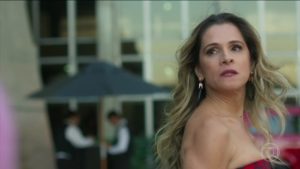 Silvana (Ingrid Guimarães) será cairá de precipicio e ficará cega em Bom Sucesso (Foto: Reprodução/ Globo)