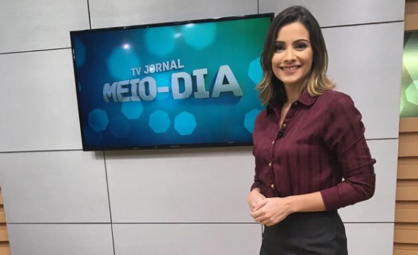 A apresentadora do SBT, de Silvio Santos, Anne Barretto do TV Jornal (Foto: Reprodução)