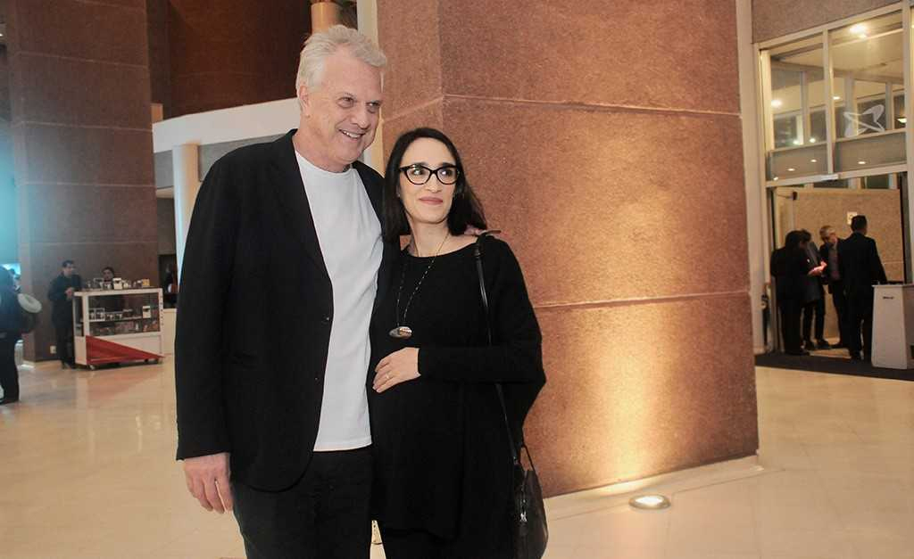 Pedro Bial surge em foto rara ao lado de esposa grávida e barriga de Maria Prata chama a atenção (Foto: Reprodução/Diego Guerra)