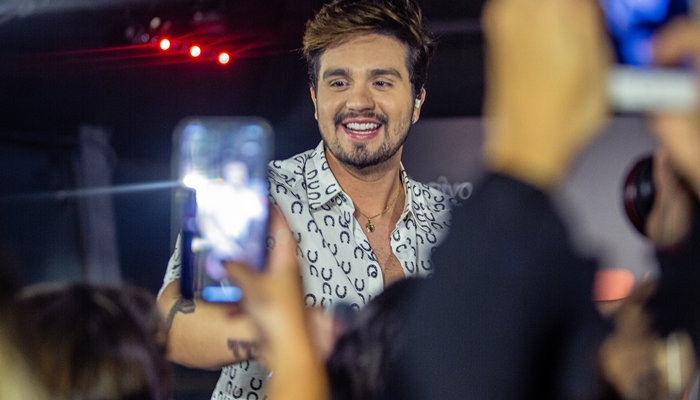 Luan Santana durante apresentação do show Viva à imprensa; musical será exclusivo do streaming da Globo (Foto: Divulgação/Globoplay)