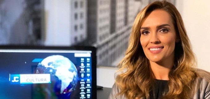 Karyn Bravo apresenta Jornal da Cultura na TV Cultura (Reprodução/Instagram)