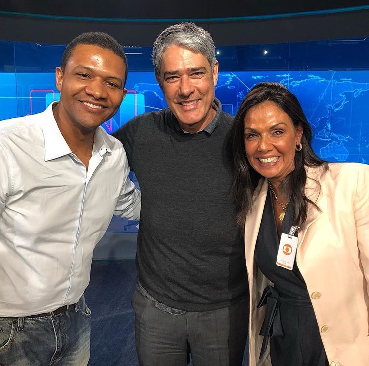 William Bonner e dois dos apresentadores substitutos do Jornal Nacional, da Globo, Márcio Bonfim e Cristina (Foto: Reprodução)