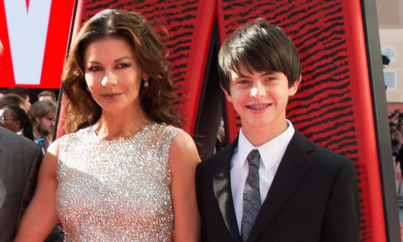 Atriz Catherine Zeta-Jones e seu filho Dylan (Foto: Reprodução)