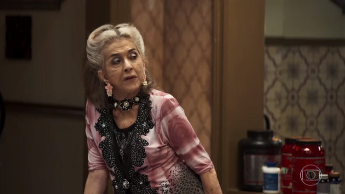 Cornélia (Betty Faria) vai mandar Josiane ser sua faxineira em A Dona do Pedaço (Foto: Reprodução/Globo)