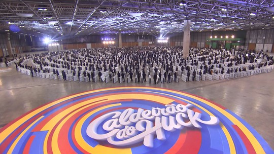 Quadro do Caldeirão do Huck com "dominó humano" (Foto: Reprodução/TV Globo)