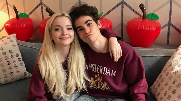 Atriz Dove Cameron e seu parceiro de elenco, o ator Cameron Boyce (Foto: Reprodução)