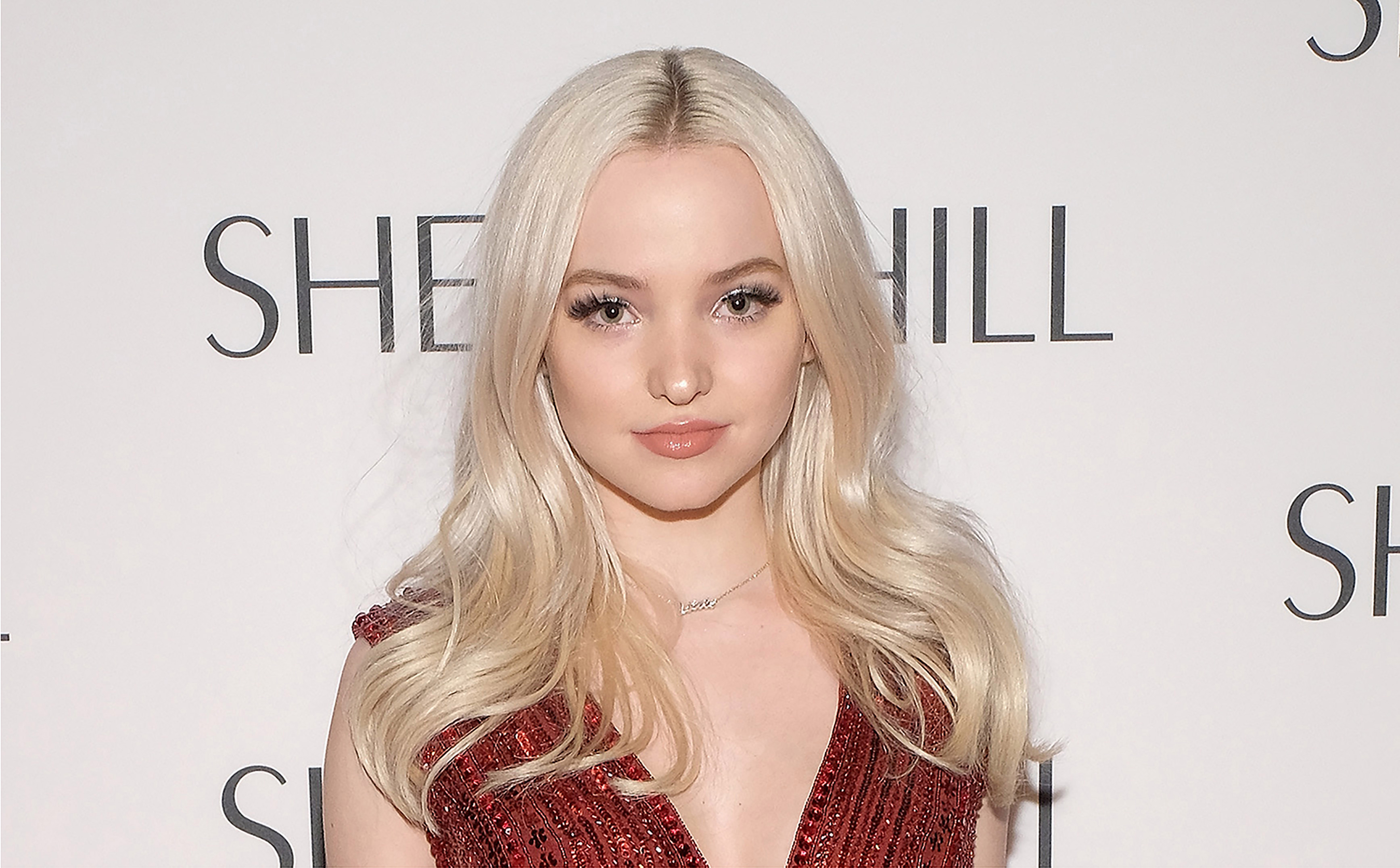 Depois de morte de Cameron Boyce, Dove Cameron dá uma entrevista e fala sobre morte do colega (Foto: Reprodução)