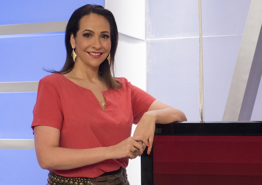 Maria Beltrão, famosa jornalista da TV Globo, surgiu dançando ao vivo e vir...