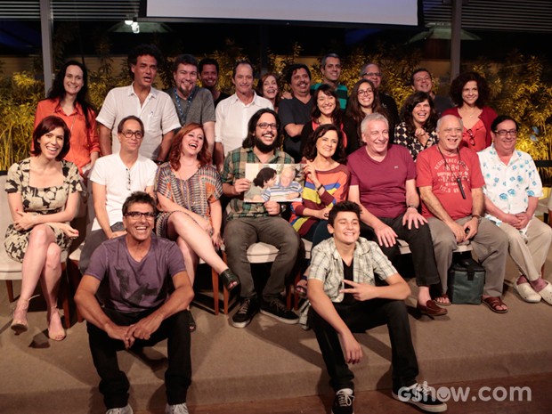 Vinicius Moreno e o elenco de A Grande Família na despedida da série em 2012. Foto: Reprodução