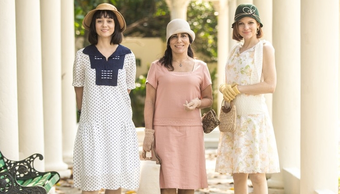 Gloria Pires (Lola) Simone Spoladore (Clotilde) e Maria Eduarda Carvalho (Olga) em Éramos Seis (Foto: Globo/Raquel Cunha)