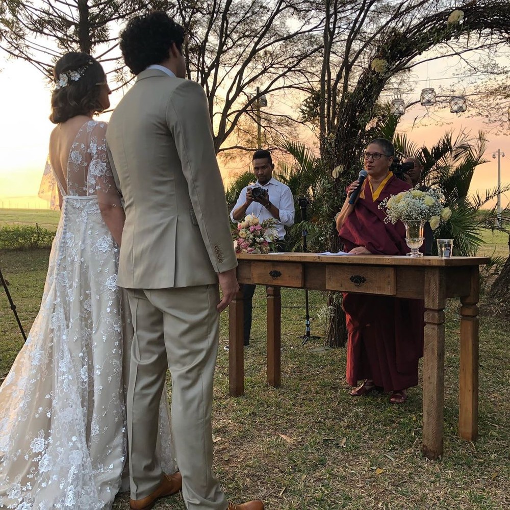 Mãe de João Baldasserini comandou cerimônia em São Paulo (Foto: Reprodução)