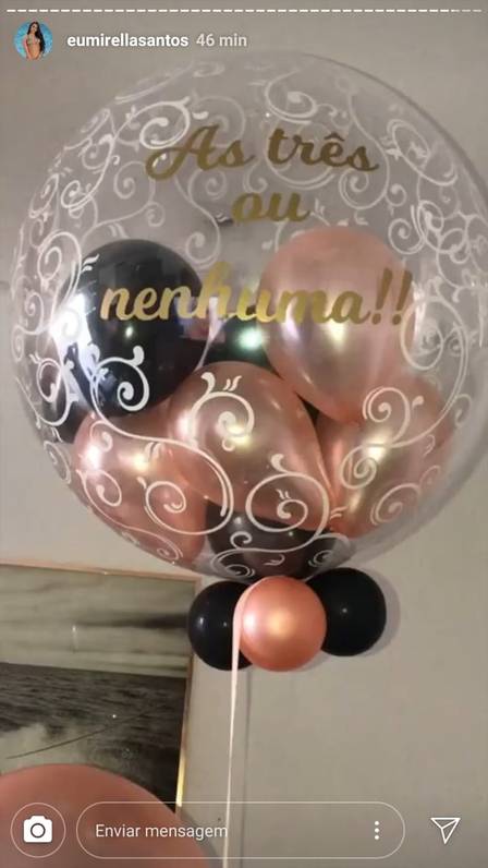 Mc Loma encheu as Gêmeas Lacração de presentes no aniversário (Foto: Reprodução/Instagram)