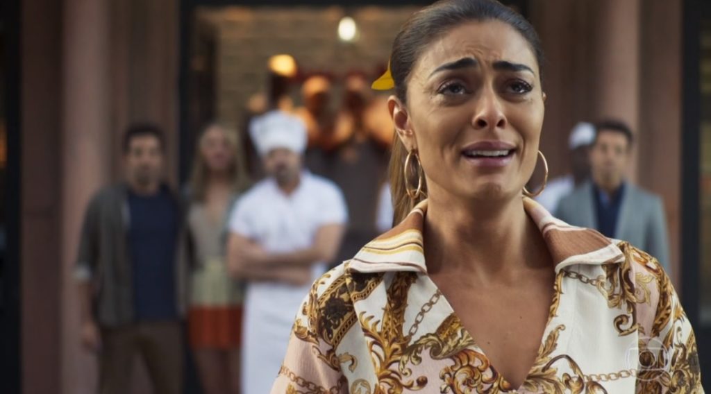 Maria da Paz fica desolada ao perder sua fábrica em A Dona do Pedaço (Foto: Reprodução/Globo)