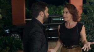 Nana (Fabiula Nascimento) e Diogo (Armando Babaioff) em cena de Bom Sucesso da Globo (Foto: Reprodução)