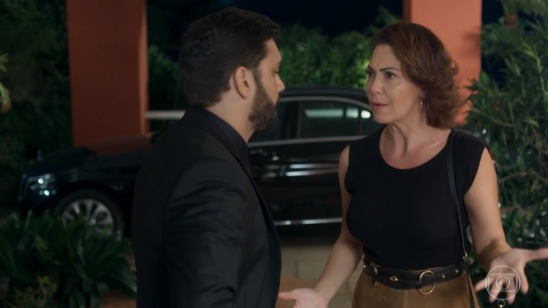 Nana (Fabiula Nascimento) e Diogo (Armando Babaioff) em cena de Bom Sucesso da Globo