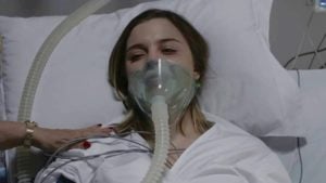 Dalila (Alice Wegmann) será surpreendida após sofrer atentado em Órfãos da Terra (Foto: Reprodução/Globo)