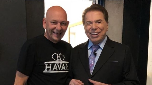 Silvio Santos surpreendeu e anunciou a contratação de Luciano Hang, rival de Rachel Sheherazade (Foto: Reprodução)