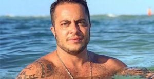 Thammy Miranda surpreende a todos com foto apenas de sunga (Foto: Reprodução)