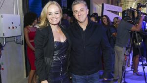 O apresentador do Caldeirão do Huck, da Glob, Luciano Huck e a sua esposa, Angélica (Foto: Divulgação)