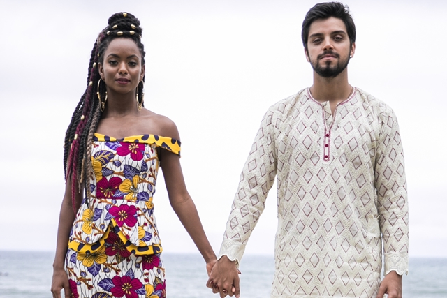 Marie (Eli Ferreira) e Bruno (Rodrigo Simas) se casam em Órfãos da Terra (Foto: Globo/Raquel Cunha)