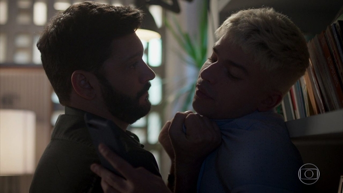 Diogo (Armando Babaioff) vai armar para provocar morte de William (Diego Montez) em Bom Sucesso (Foto: Reprodução/Globo)