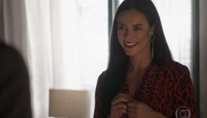 Vivi (Paolla Oliveira) vai trair Camilo (Lee Taylor) dentro da própria casa em A Dona do Pedaço (Foto: Reprodução/Globo)