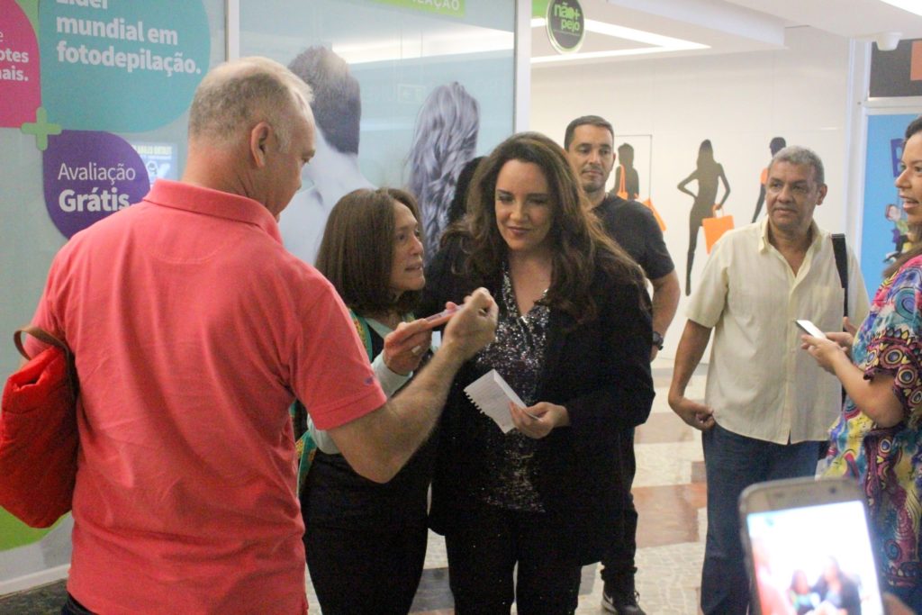 Susana Vieira foi flagrada com Ana Carolina entregando bilhetinho misterioso  (Foto Agnews)