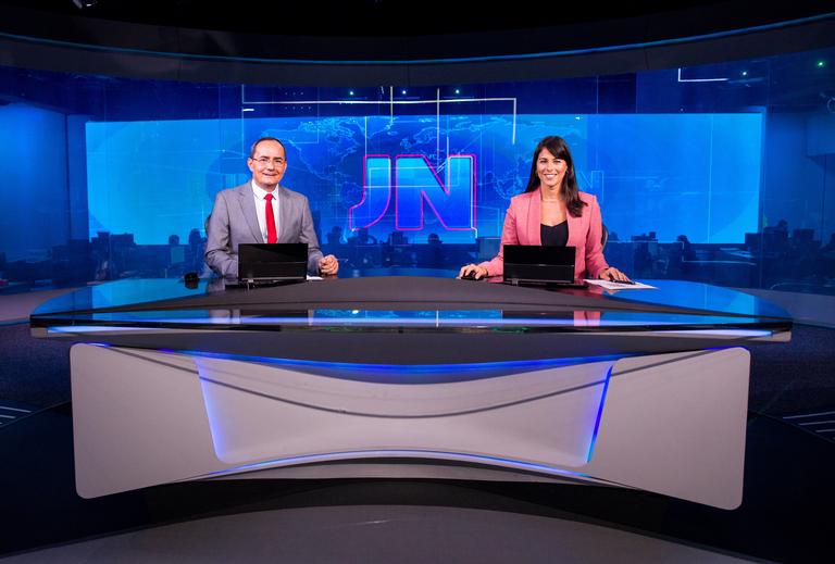 Ayres Rocha e Jéssica Senra na bancada do Jornal Nacional (Foto: Divulgação/Globo)