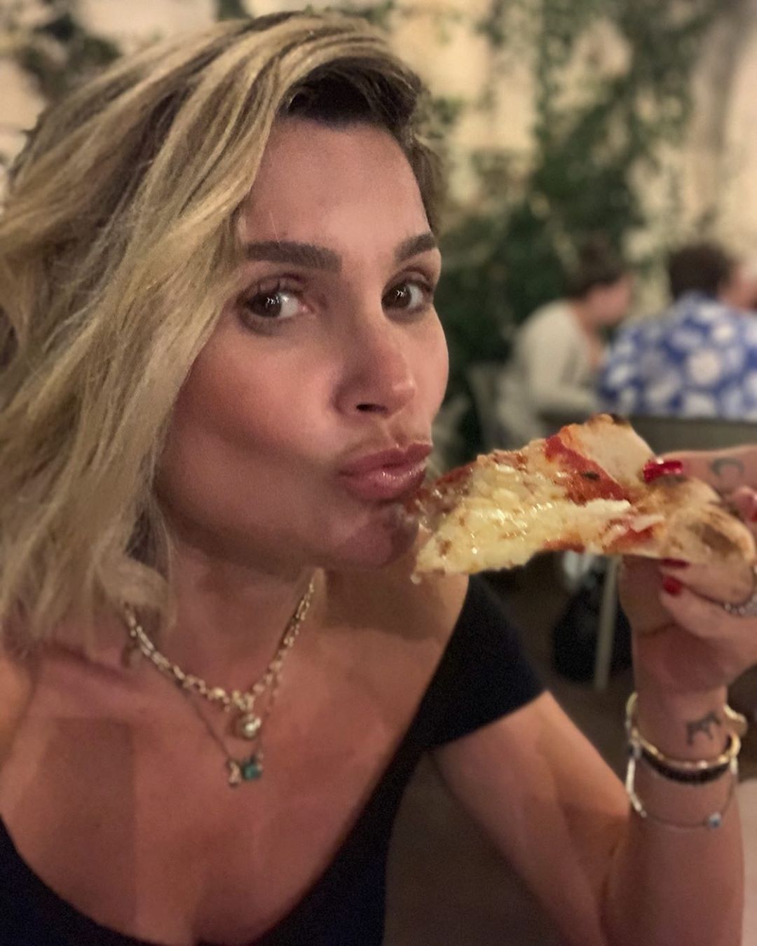 Flávia Alessandra tem comido pizza todas as noites na Itália (Foto: Reprodução/Instagram)