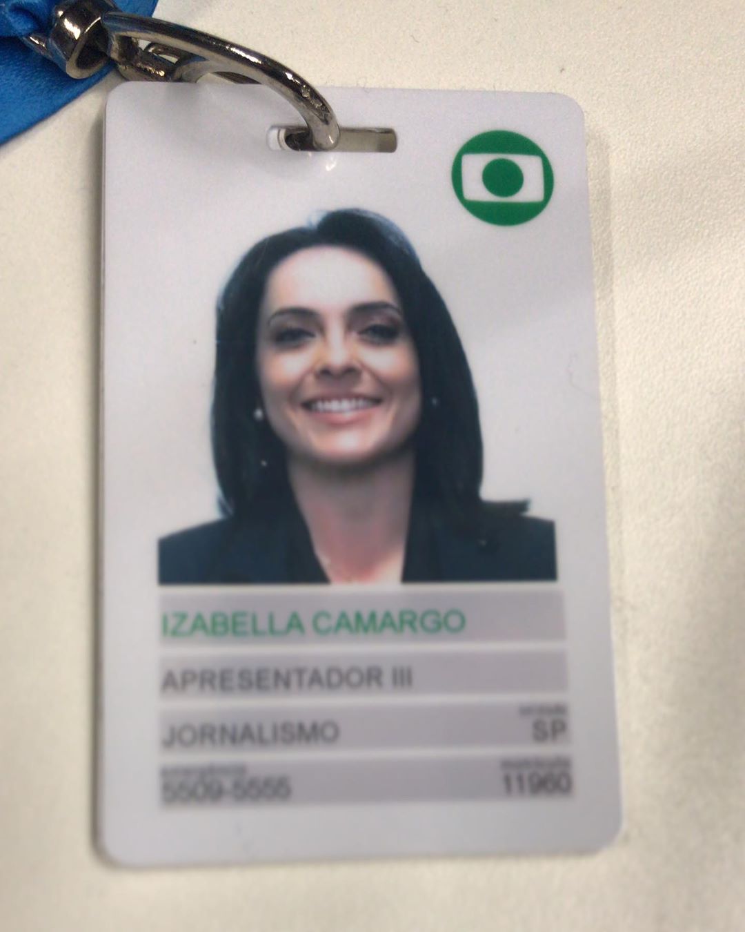 Izabella Camargo publicou crachá da Globo (Foto: Reprodução/Instagram)