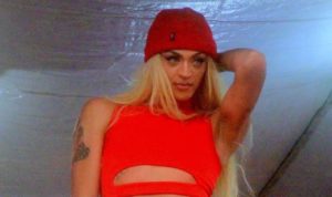 Pabllo Vittar surgiu em vídeo íntimo com dois homens bonitões  (Foto: AgNews)