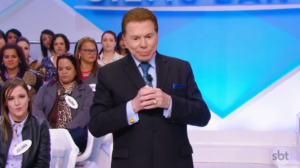 Silvio Santos surgiu beijando outro homem em registro polêmico (Foto: Reprodução)