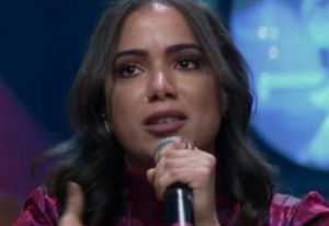 Anitta desmente diagnóstico de doença mental e coloca a culpa no irmão (Foto: Reprodução)