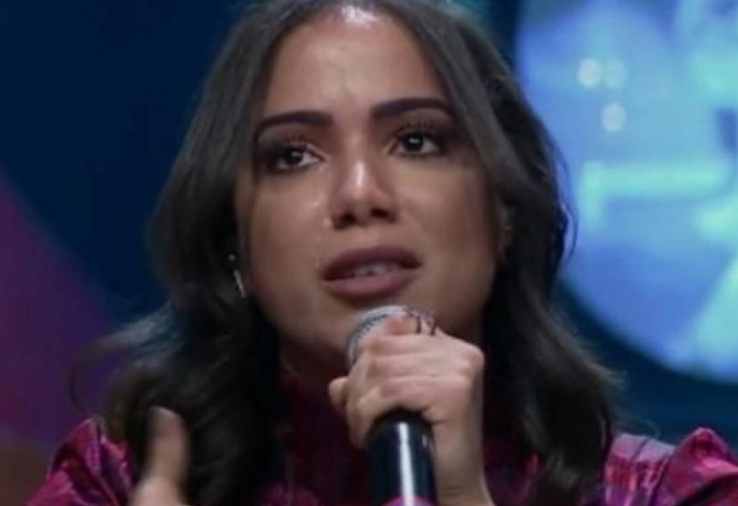 Anitta surgiu com a aparência abatida após receber diagnóstico de doença (Foto: Reprodução)