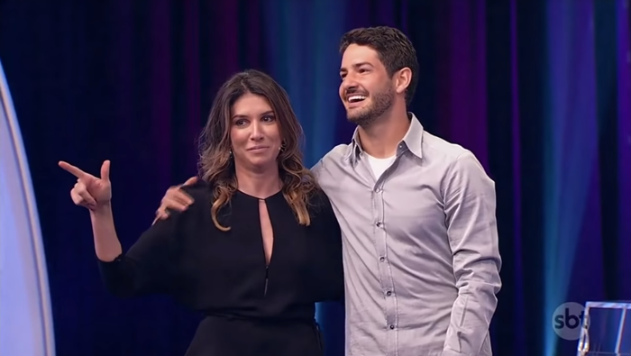 A filha de Silvio Santos do SBT, Rebeca Abravanel e Alexandre Pato no Roda a Roda, que registrou alta audiência (Foto: Reprodução/SBT)