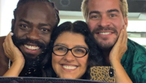 Regina Casé com Douglas Silva e Thiago Martins nas gravações de Amor de Mãe, nova novela das nove da Globo (Foto: Reprodução/Instagram)