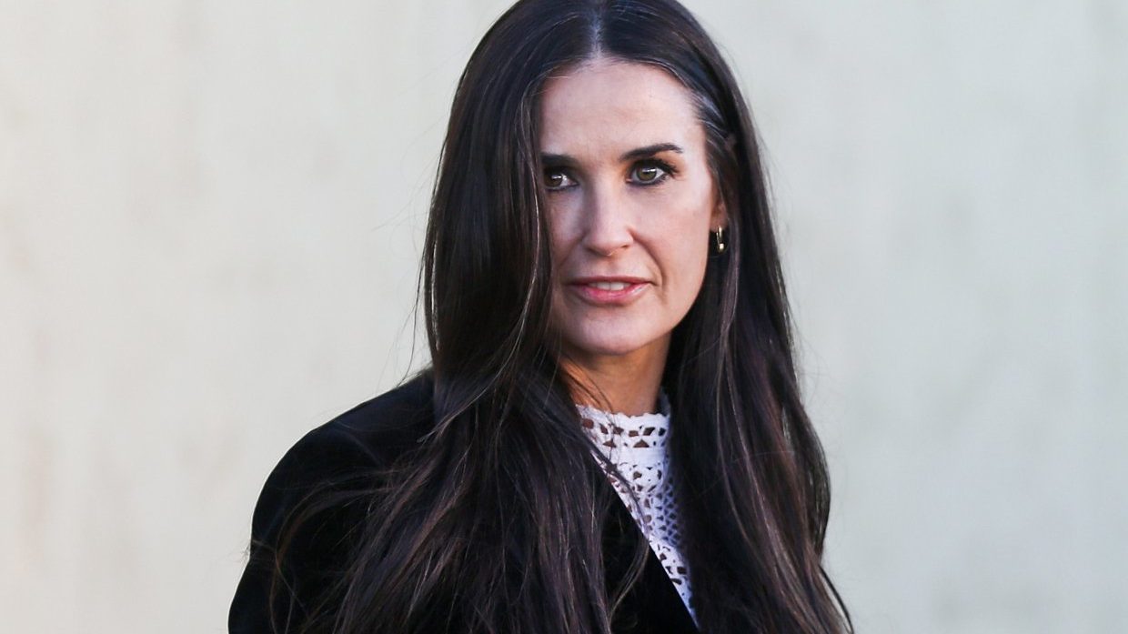 Demi Moore diz que sua mãe contribuiu para homem abusar sexualmente com apenas 15 anos de idade (Foto: Reprodução)